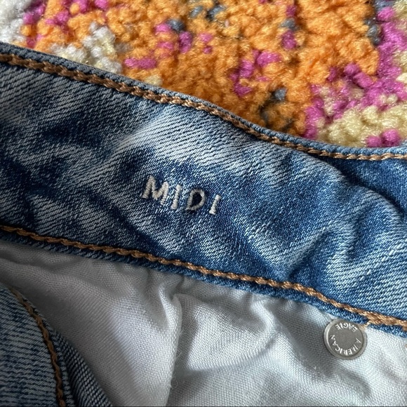 American Eagle Lace Pocket Distressed Jean Shorts - Picture 8 of 9